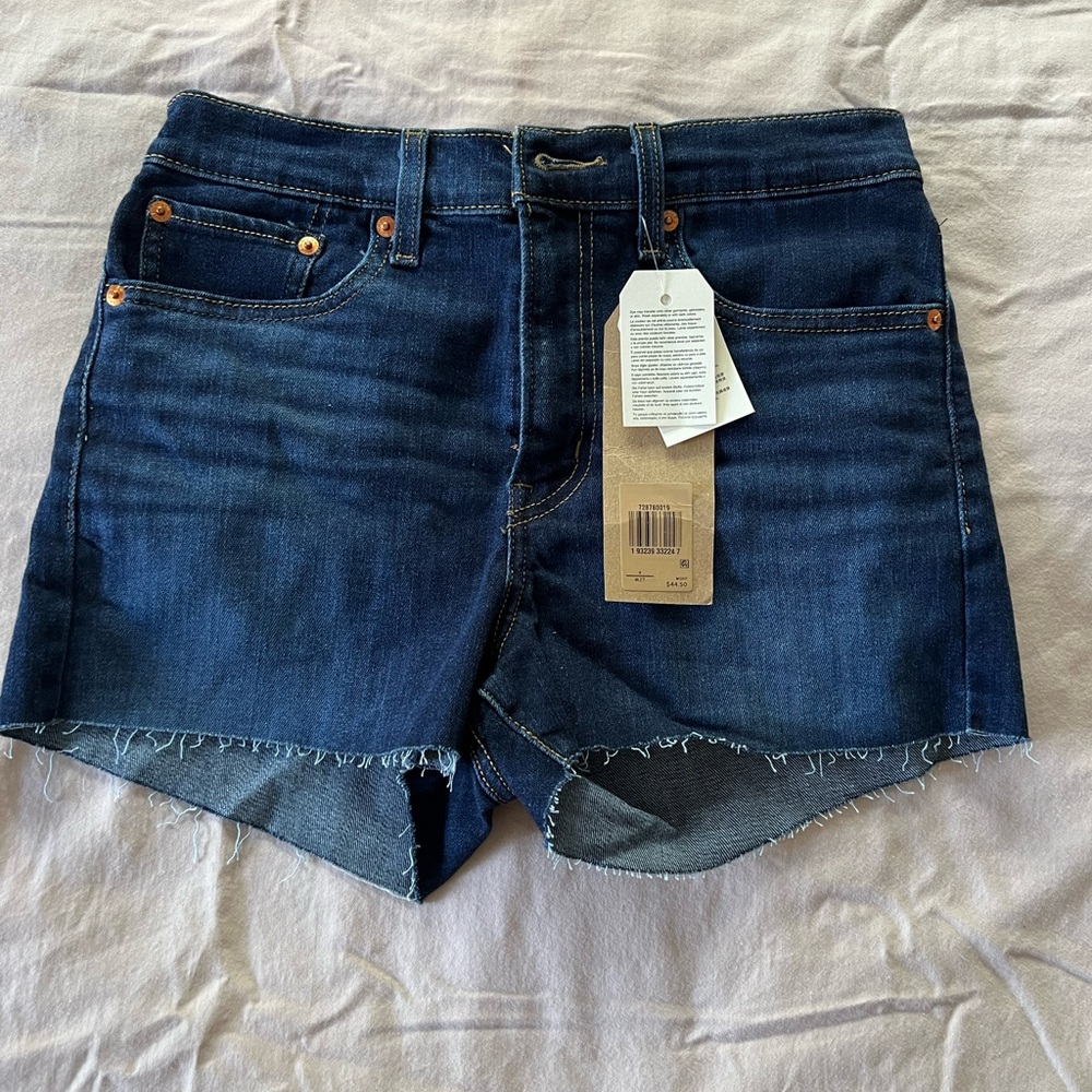 Levi’s High Rise Shorts - Picture 5 of 5